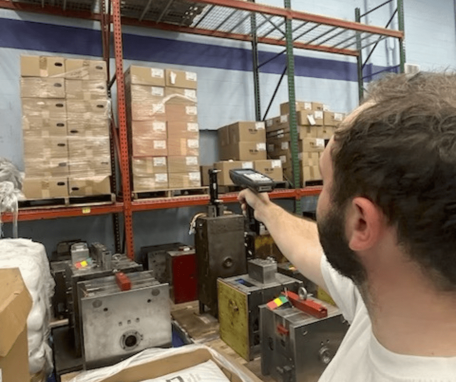[CASE STUDY] Shaping the Future of Custom Molding with Real-Time Data